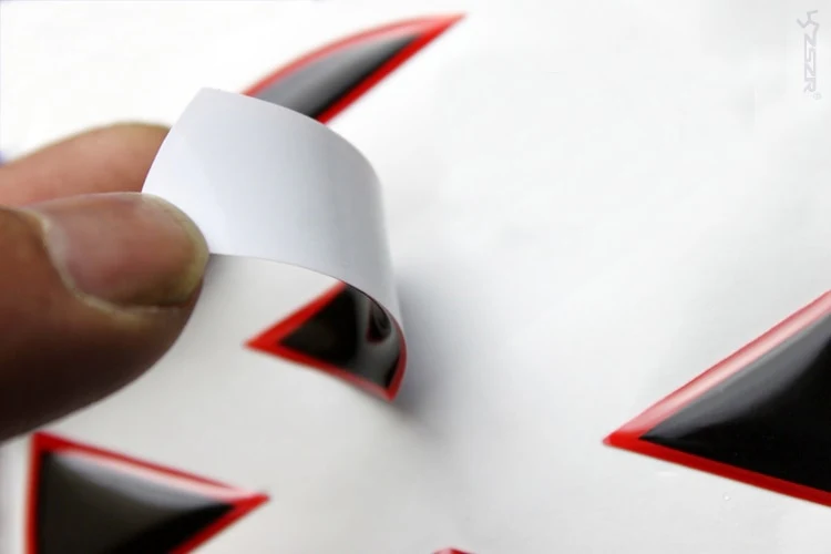 Sticker Logo VW Noir et Rouge Avant Golf 7.5 - Image 3